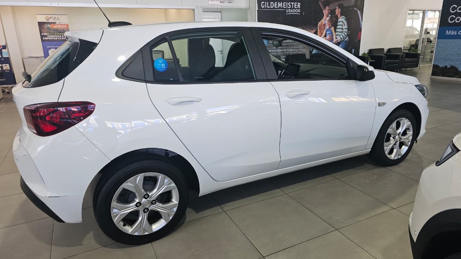 CHEVROLET ONIX 2023 - Imagen 7 de 12