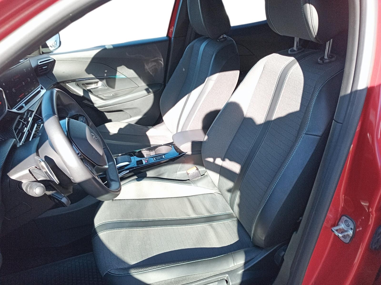 PEUGEOT 2008 2023 - Imagen 8 de 12