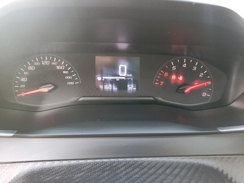 Peugeot 208 2023 - Imagen 8 de 12