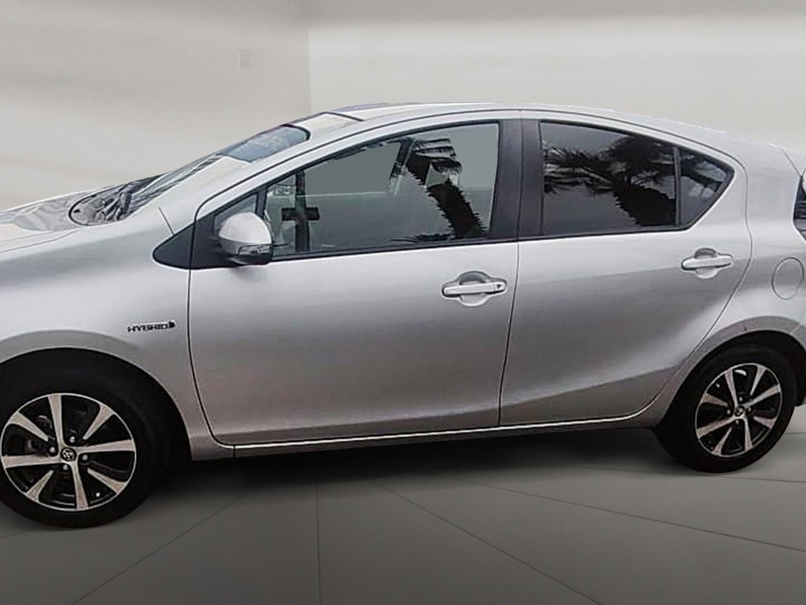 Toyota PRIUS 2021 - Foto 3 de 12