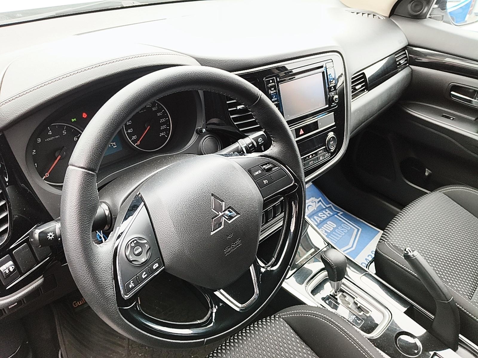 Mitsubishi OUTLANDER 2019 - Imagen 10 de 11