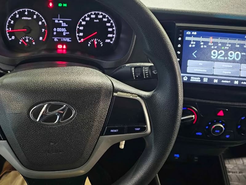 Hyundai ACCENT 2023 - Imagen 8 de 10