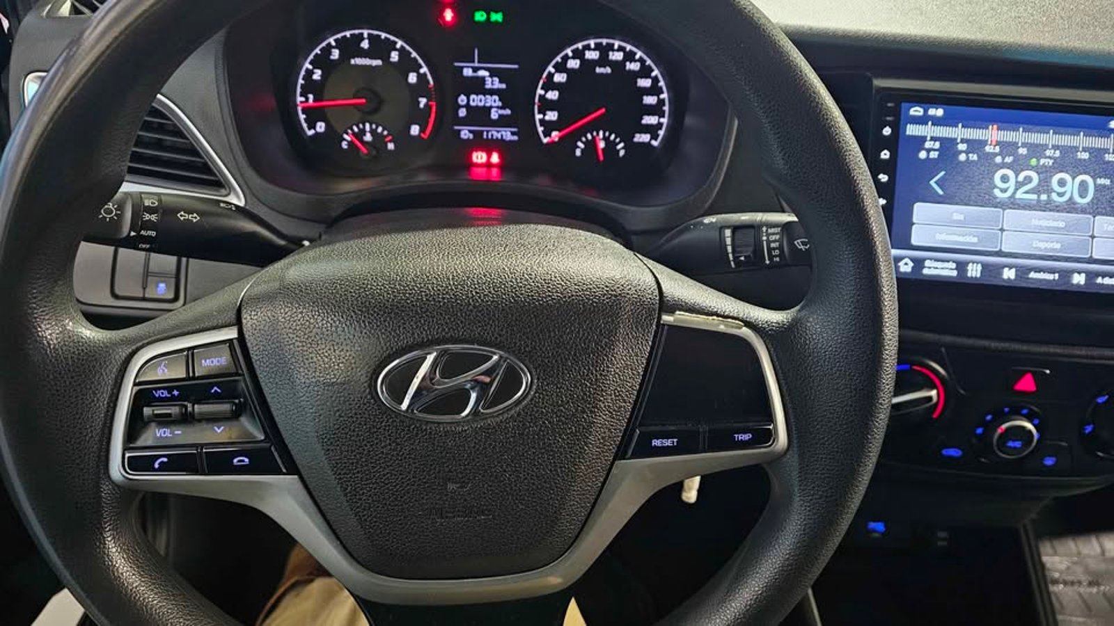 Hyundai ACCENT 2023 - Imagen 8 de 10
