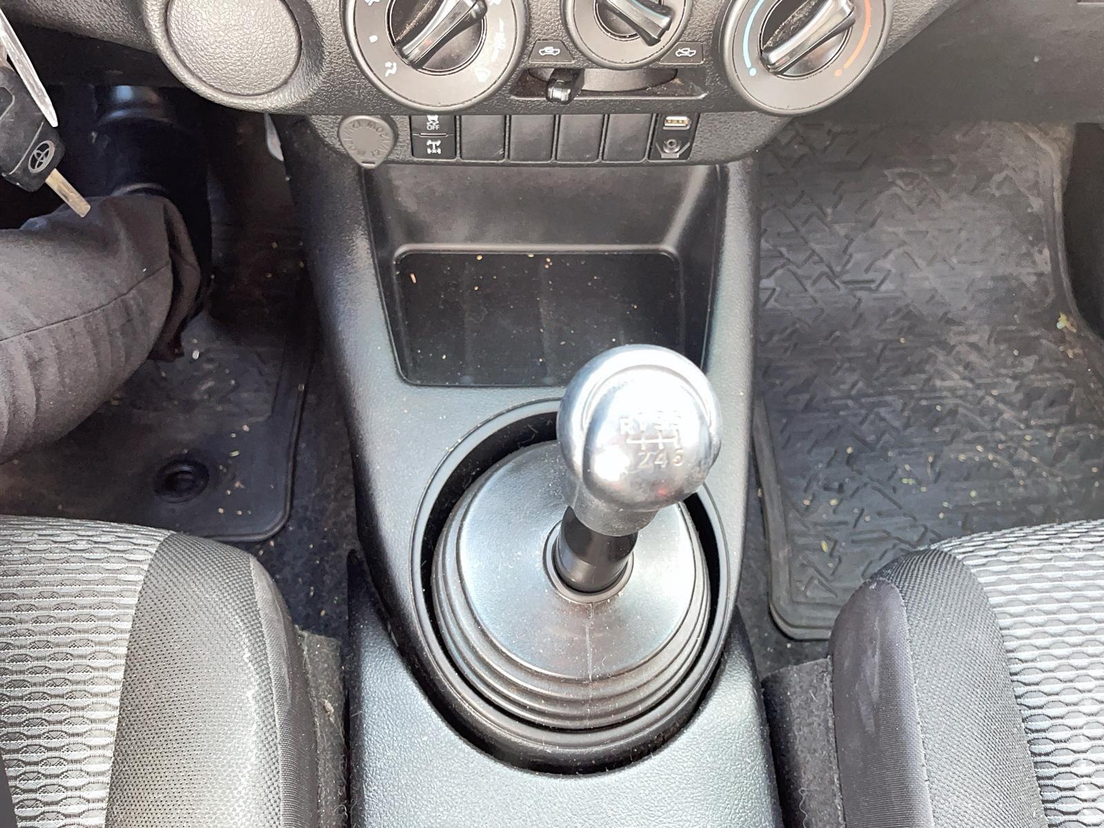 TOYOTA HILUX 2022 - Imagen 8 de 12