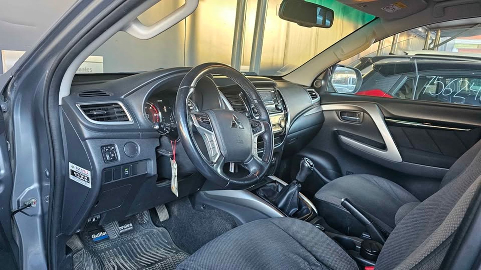 Mitsubishi MONTERO 2018 - Imagen 11 de 11