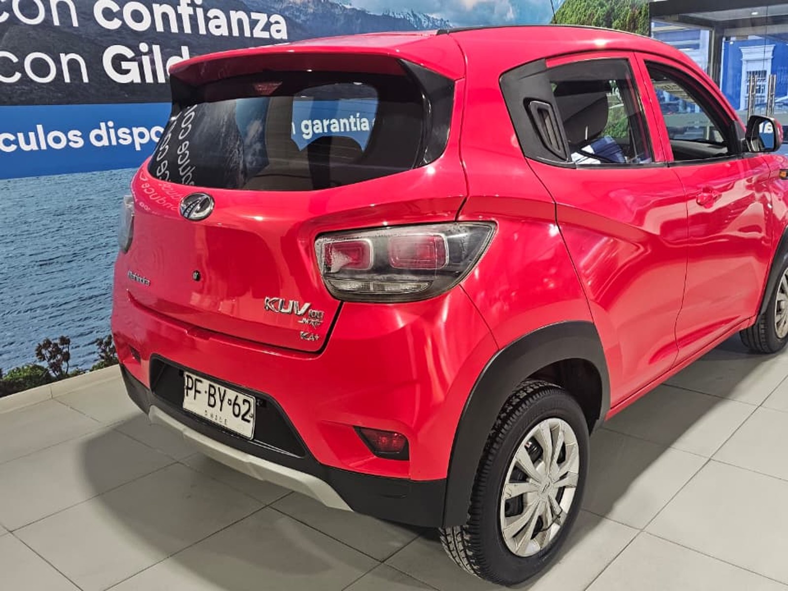 Mahindra KUV100 2020 - Foto 3 de 11