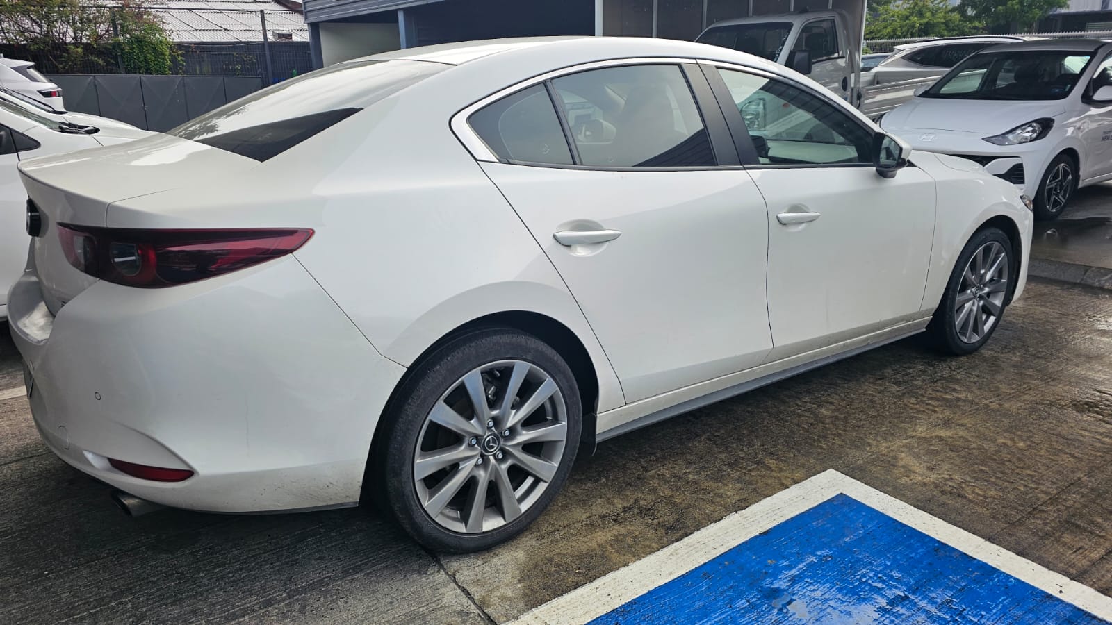 MAZDA MAZDA3 2024 - Imagen 5 de 12