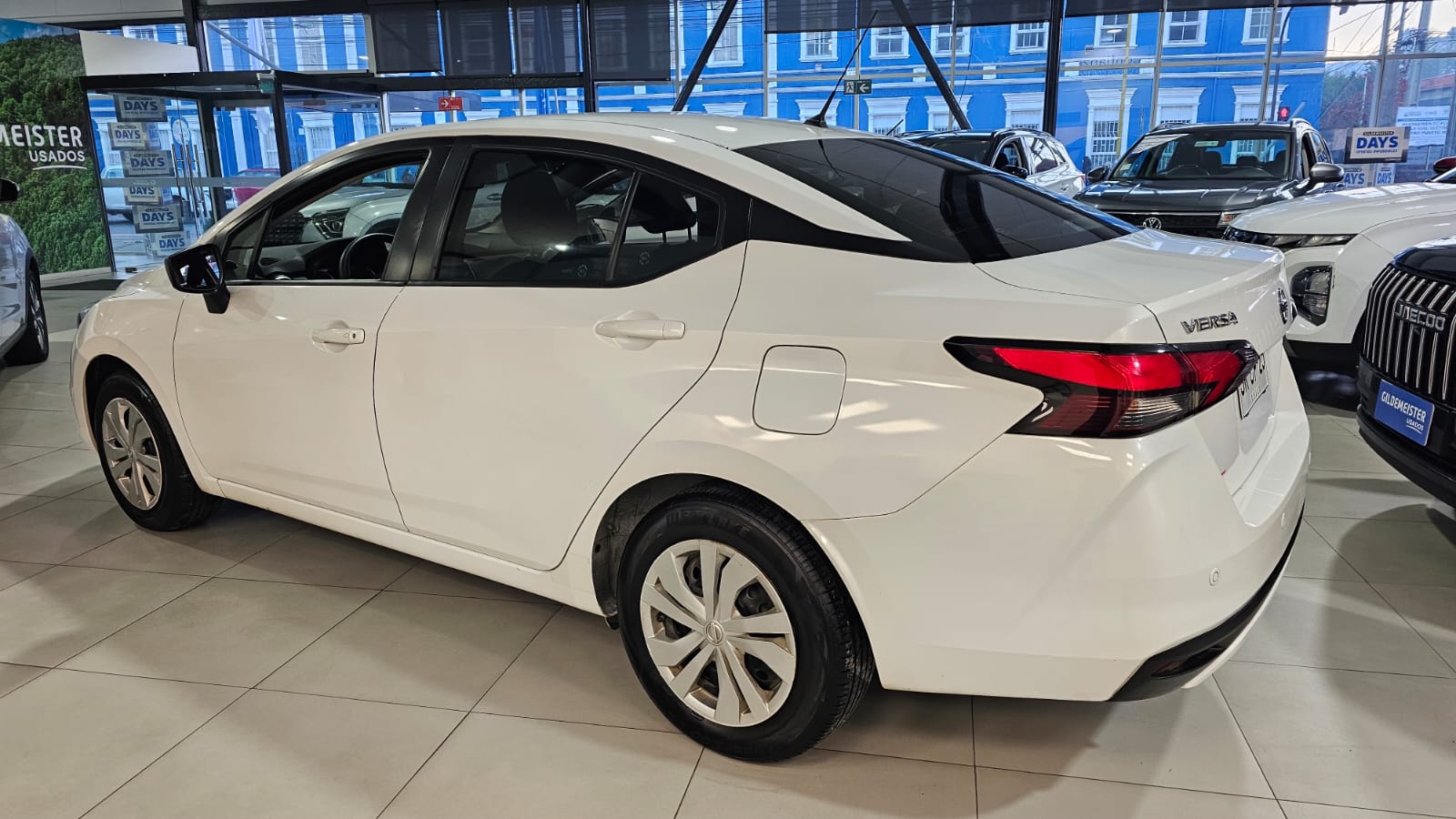 NISSAN VERSA 2023 - Imagen 7 de 12