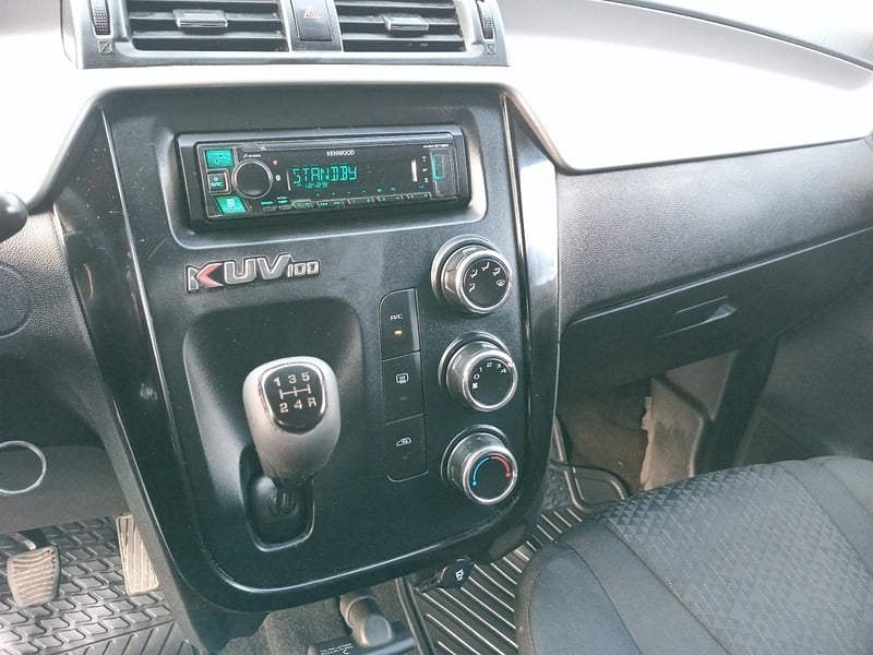 Mahindra KUV100 2020 - Imagen 10 de 10