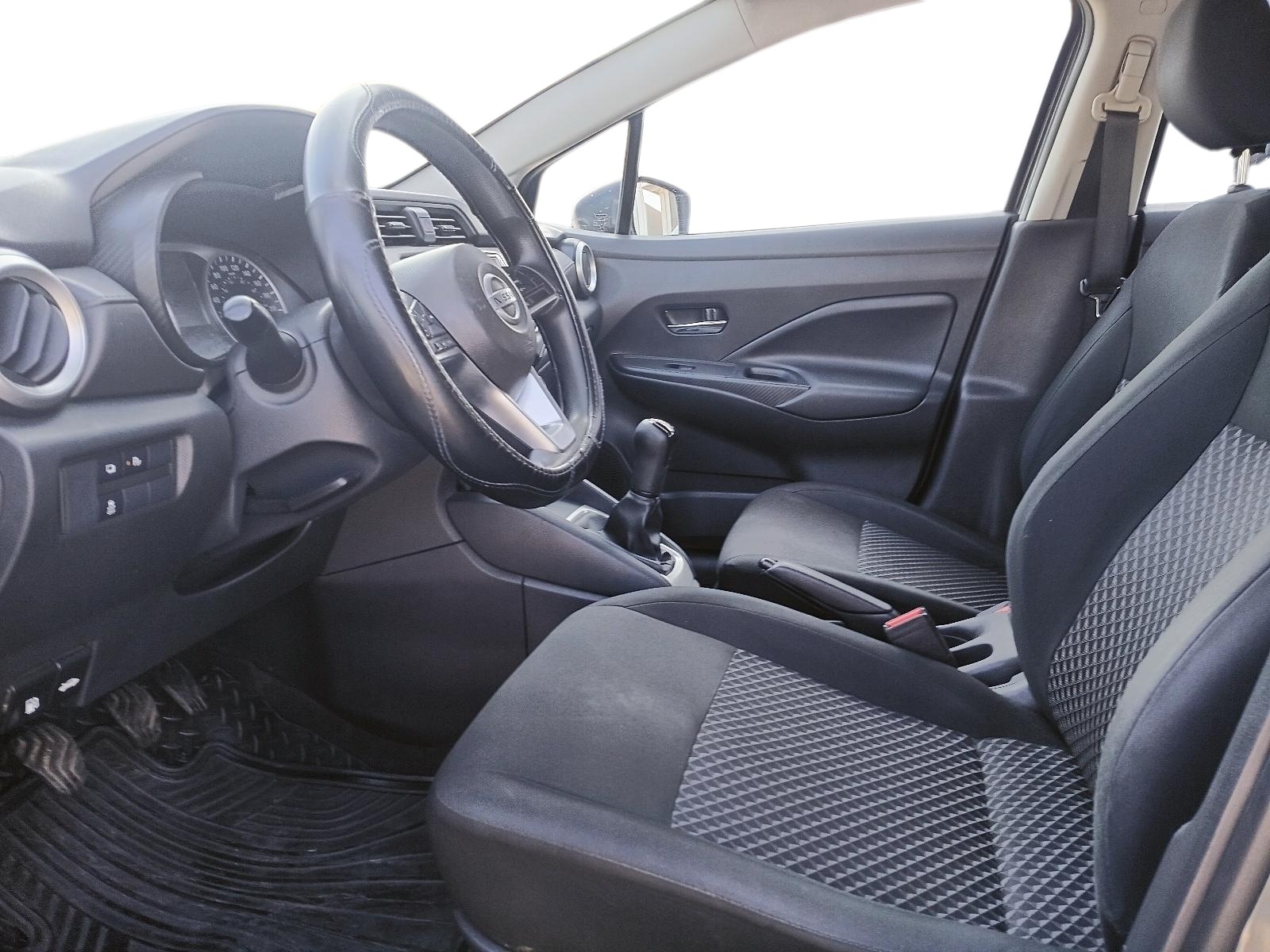 NISSAN VERSA 2023 - Imagen 10 de 12