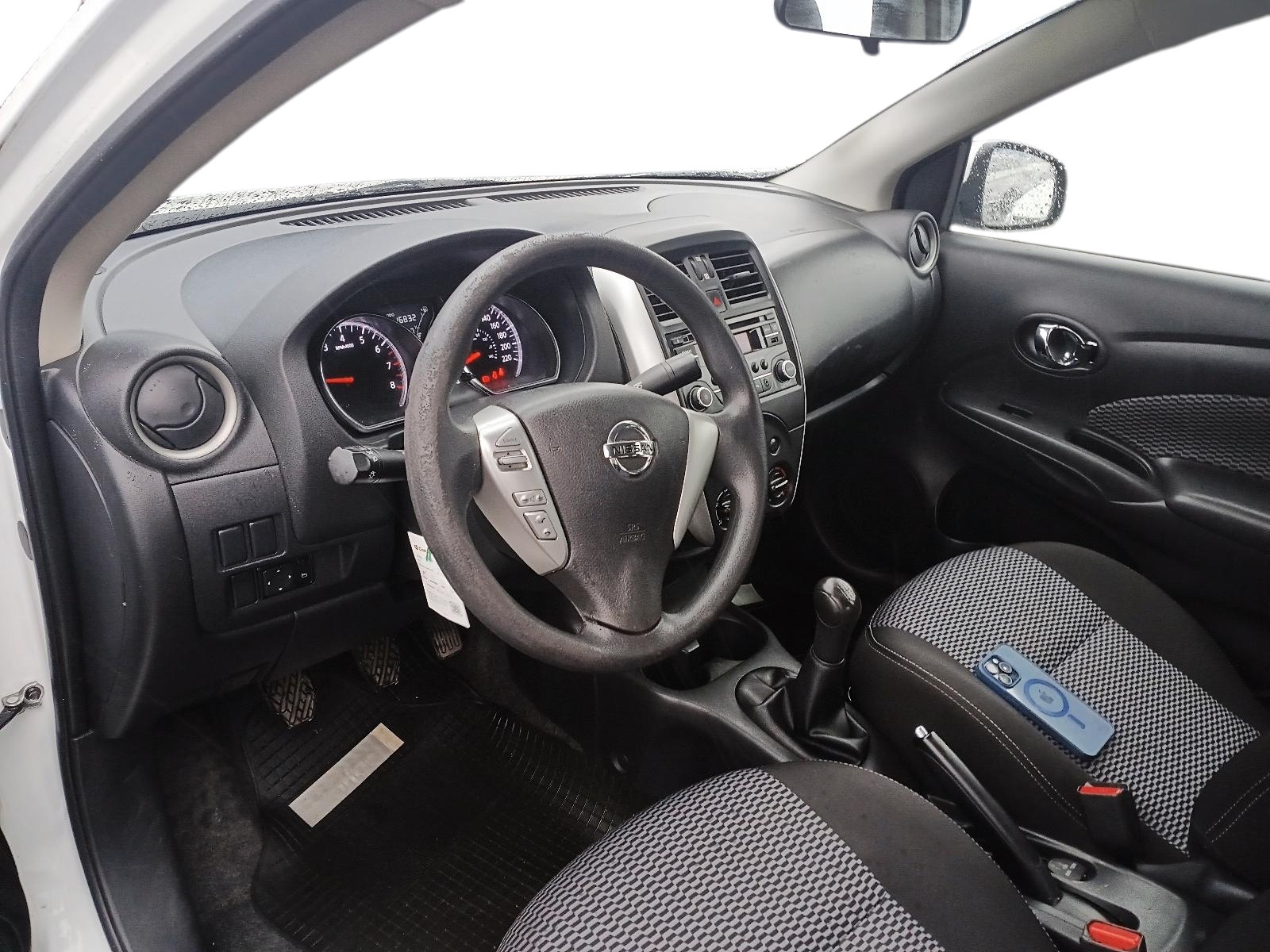 NISSAN VERSA 2019 - Imagen 7 de 11