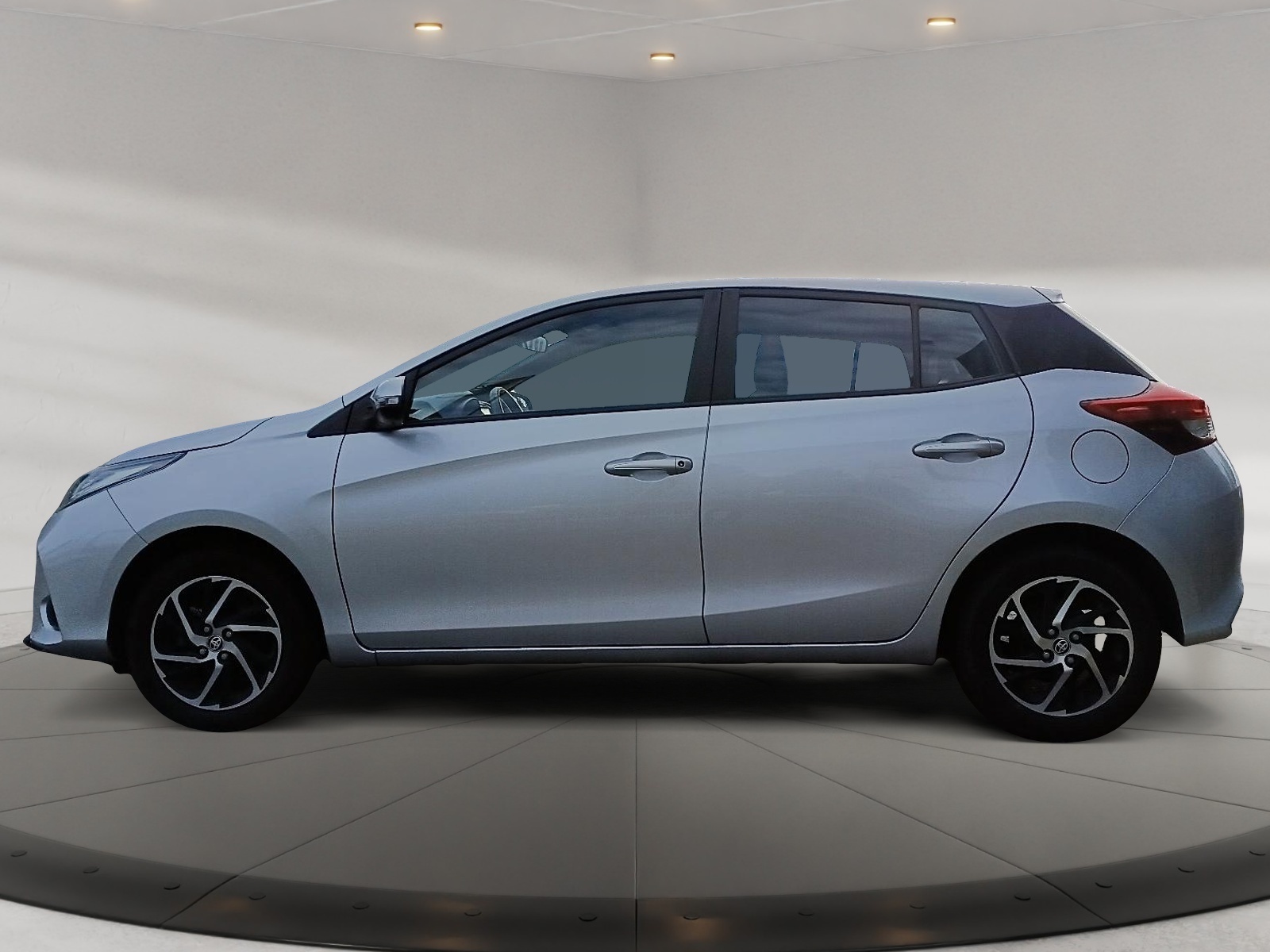 Toyota YARIS 2022 - Foto 5 de 12