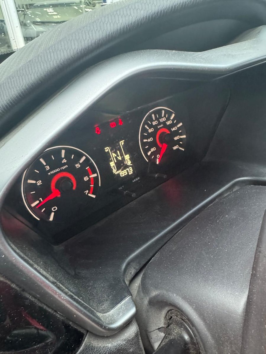MAHINDRA KUV100 2022 - Imagen 4 de 7