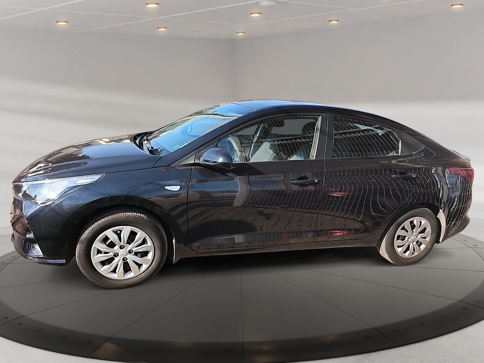 HYUNDAI ACCENT 2022 - Foto 3 de 11