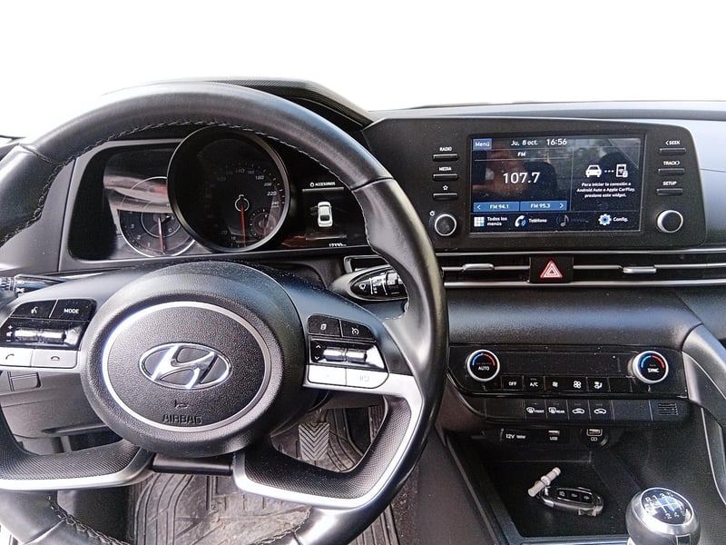 Hyundai ELANTRA 2023 - Imagen 9 de 12