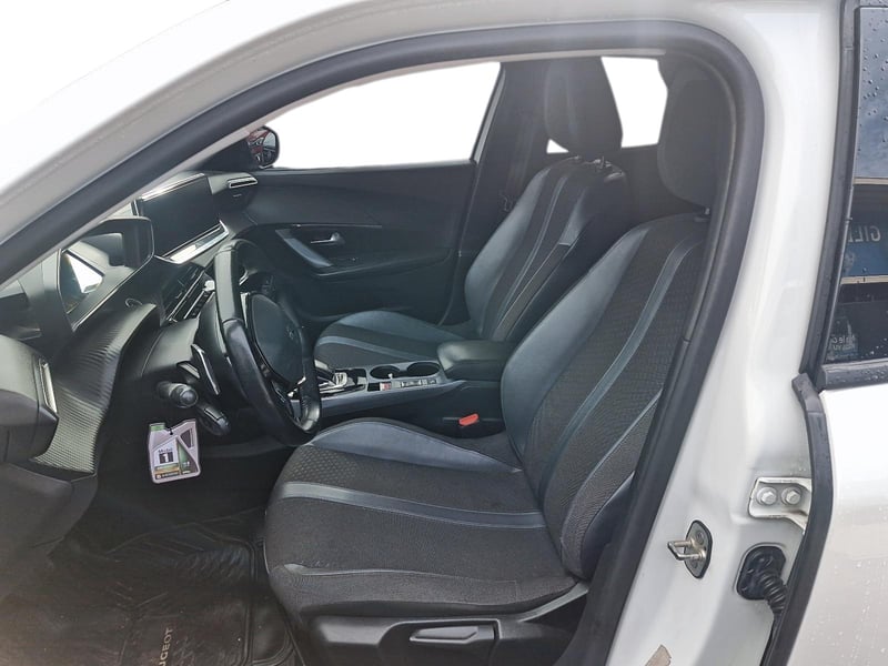 Peugeot 2008 2021 - Imagen 8 de 12