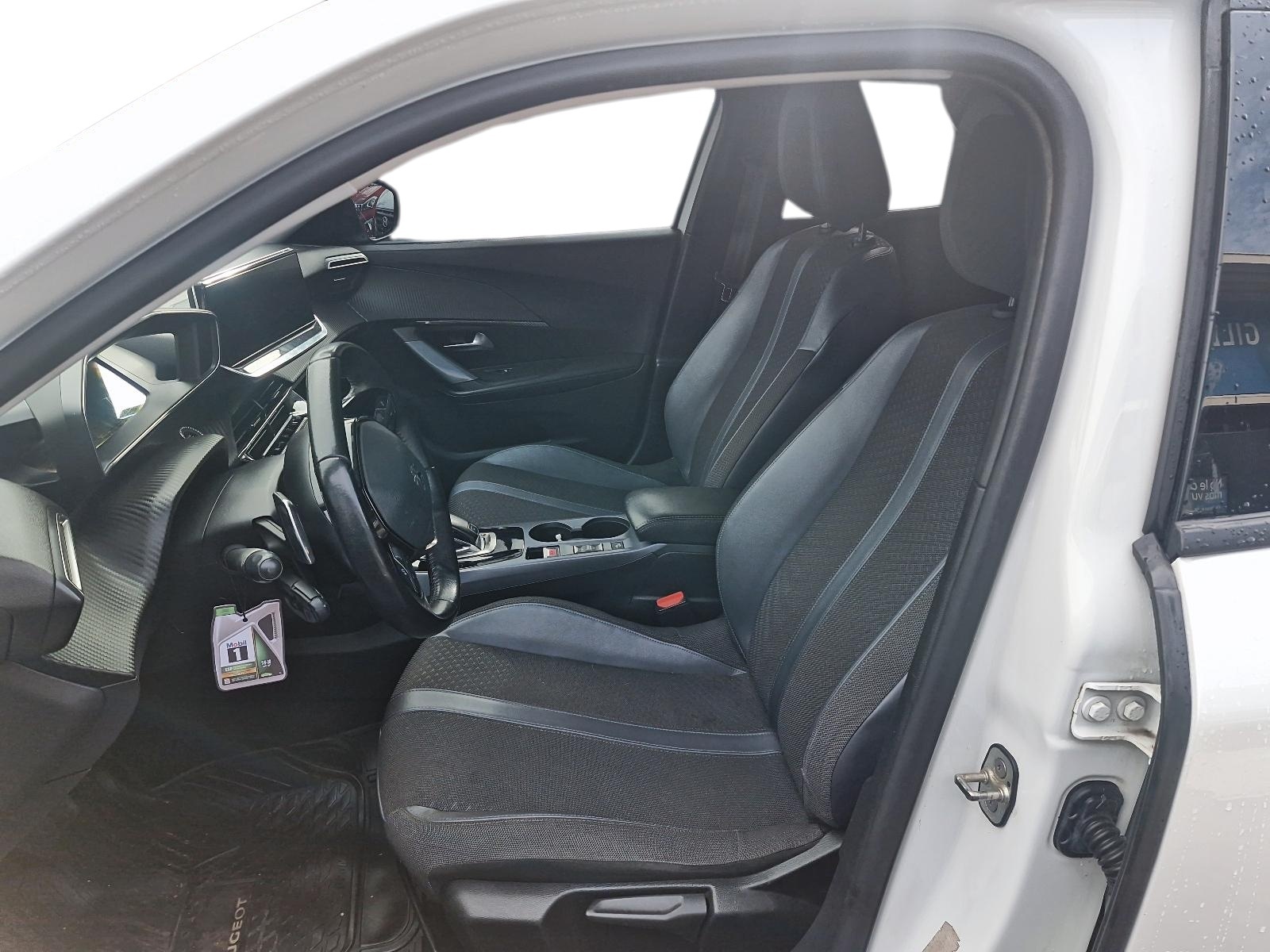 Peugeot 2008 2021 - Imagen 8 de 12