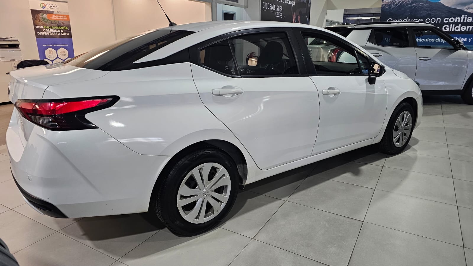 NISSAN VERSA 2023 - Imagen 6 de 12