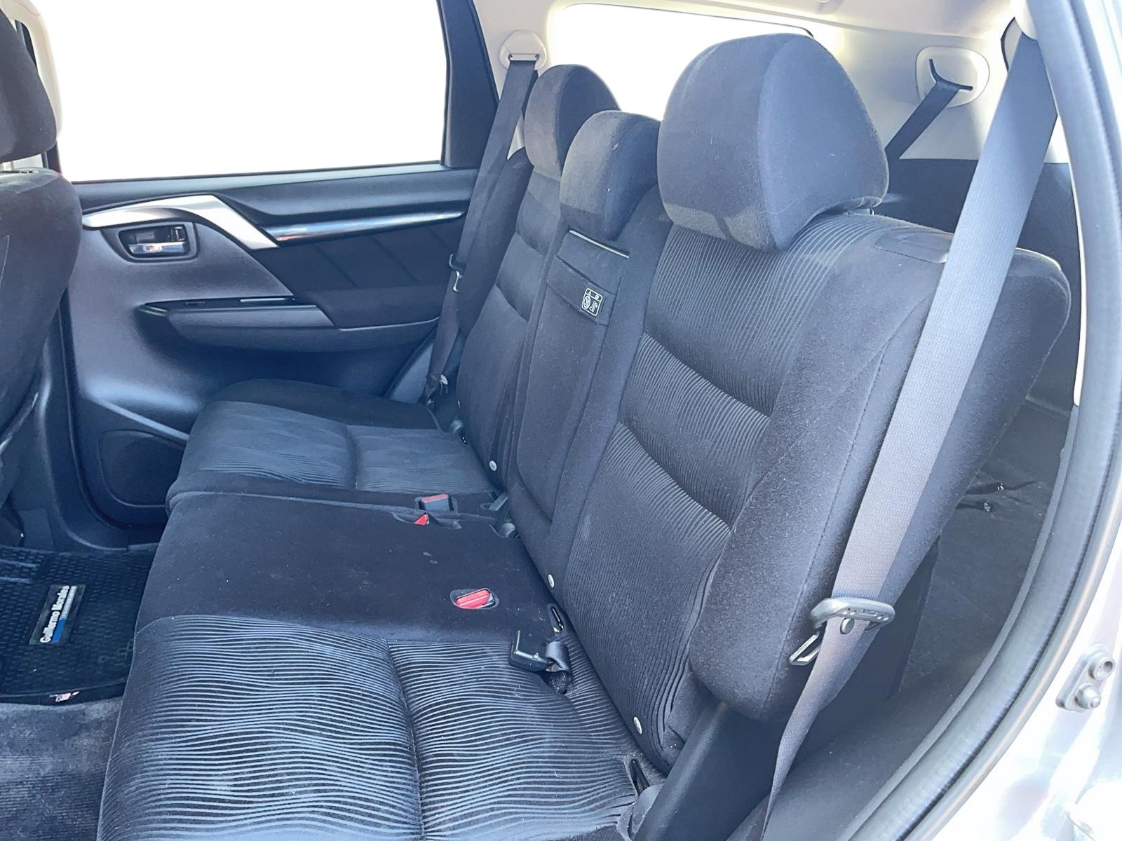 Mitsubishi MONTERO 2019 - Imagen 8 de 12