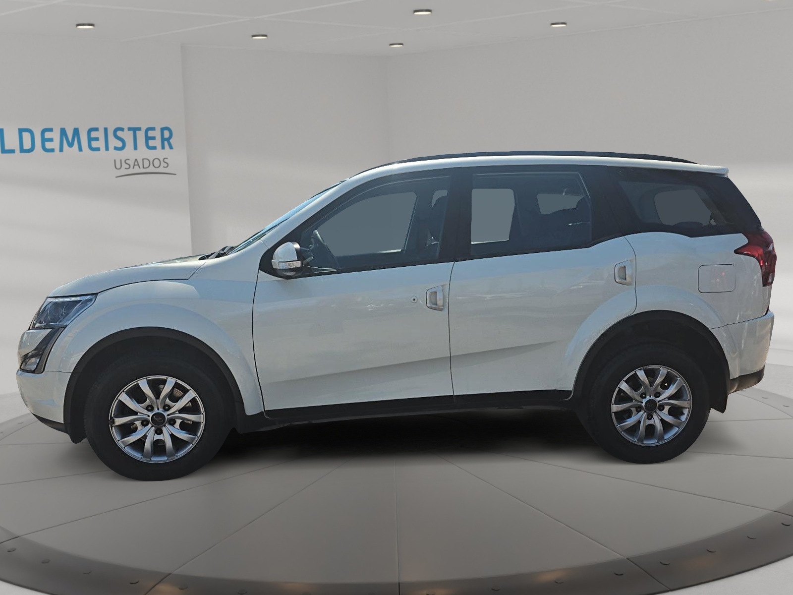 Mahindra XUV500 2020 - Foto 2 de 12