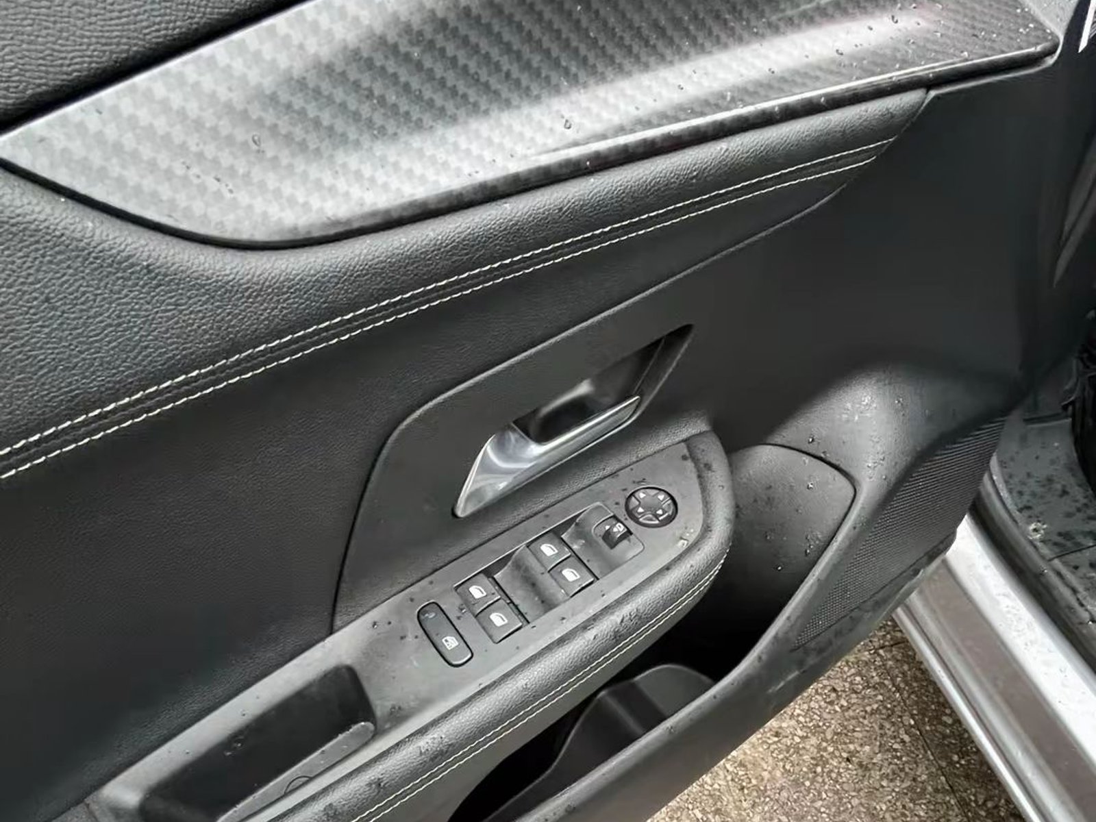 Opel MOKKA 2024 - Foto 2 de 10