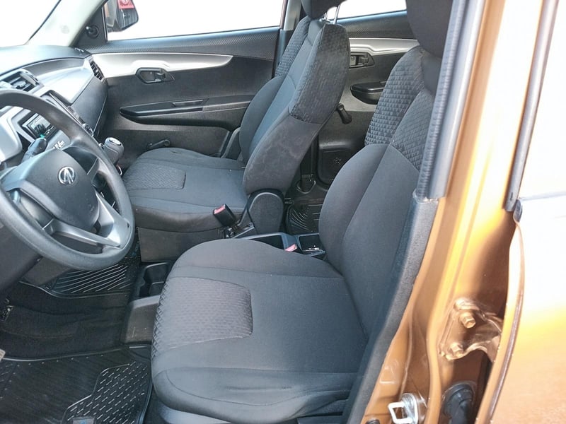 Mahindra KUV100 2020 - Imagen 8 de 10