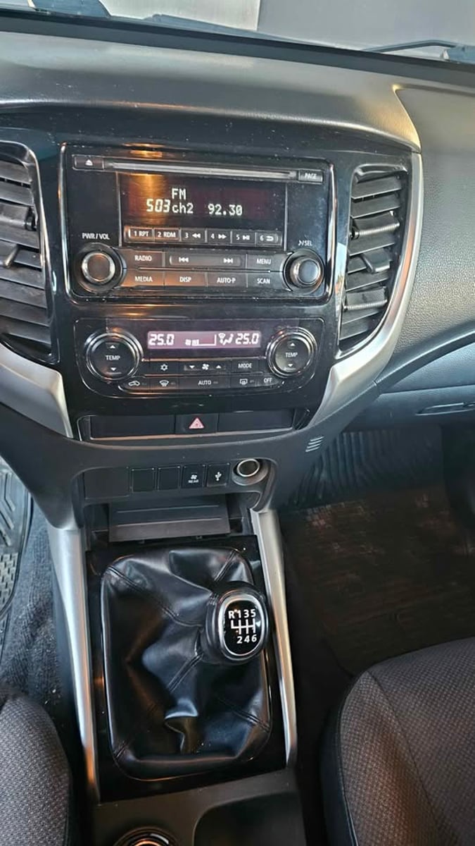 Mitsubishi MONTERO 2018 - Imagen 7 de 11