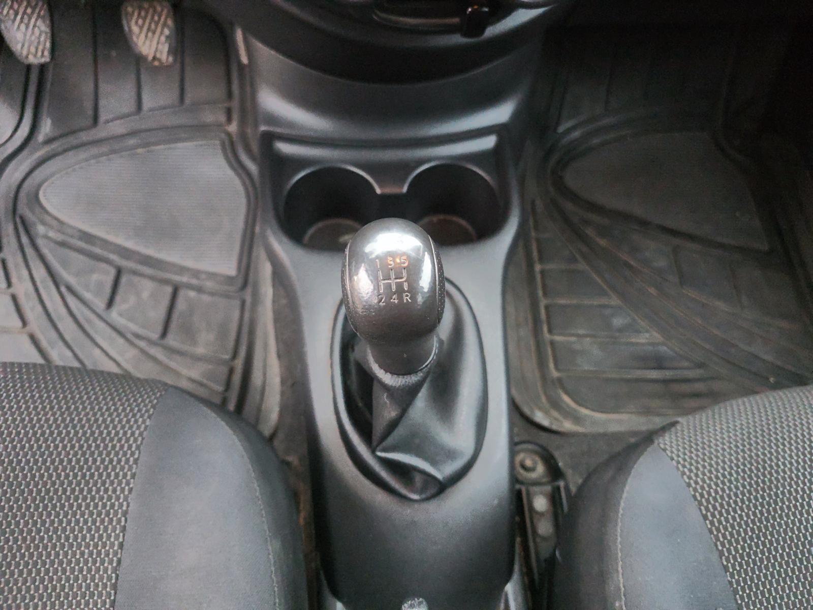 Nissan VERSA 2013 - Imagen 10 de 12