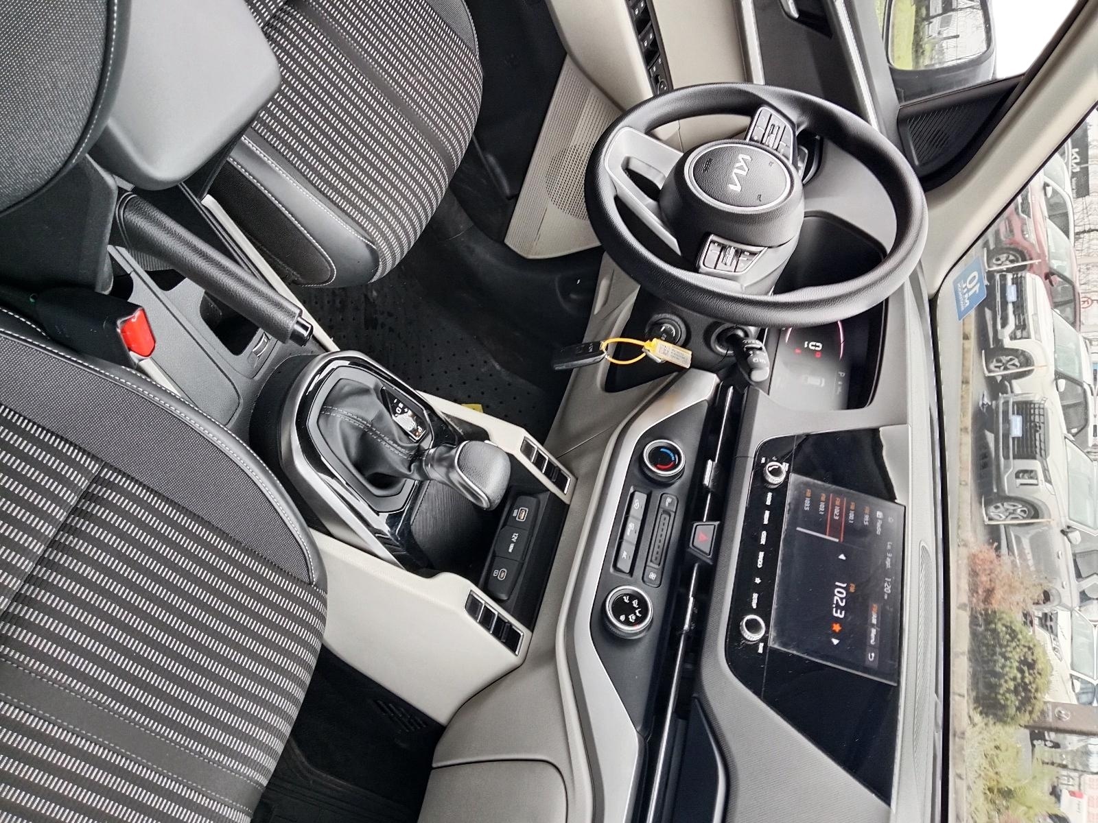 Kia CARENS 2024 - Imagen 10 de 12