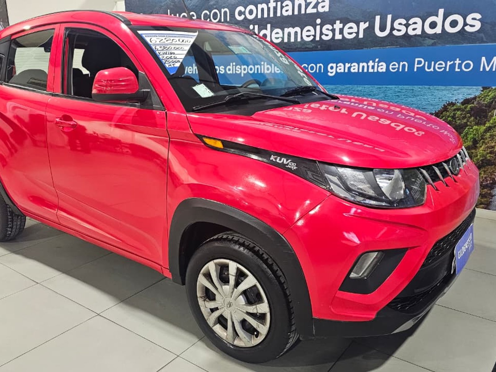 Mahindra KUV100 2020 - Foto 2 de 11