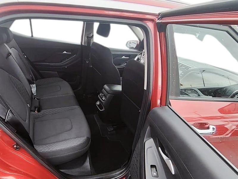 Hyundai CRETA SU2ID 1.5 MT PLUS 2024 - Imagen 8 de 12