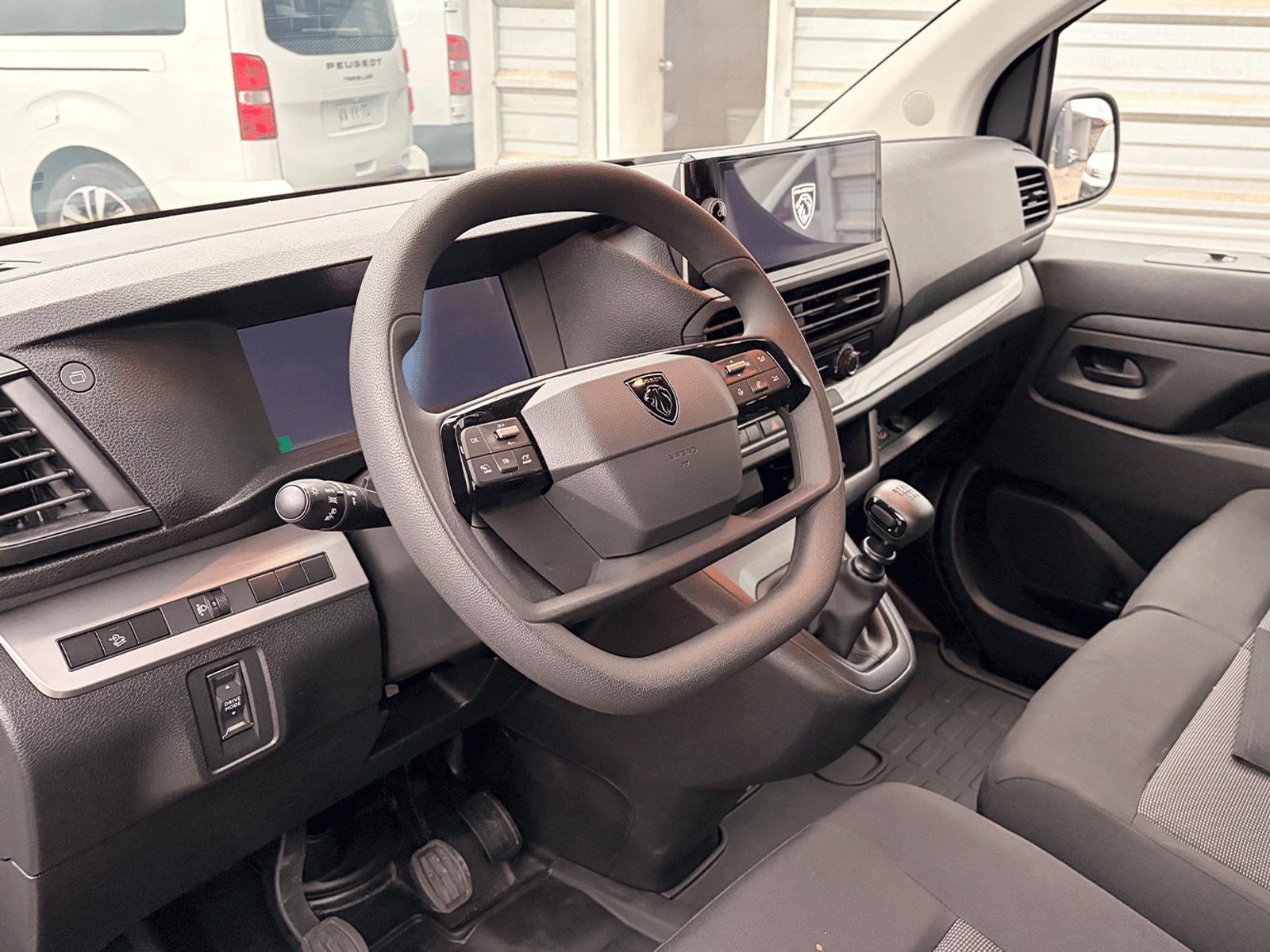 Peugeot New EXPERT MCA L3 Diesel 145hp MT 2026 - Foto 4 de 11