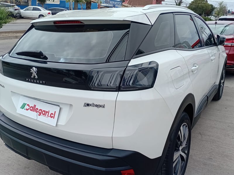 Peugeot 3008 PURETECH 1.2L 2023 - Imagen 11 de 12