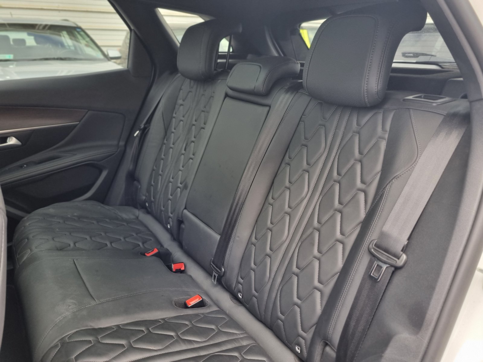 Peugeot 3008 GT HYBRID4 300 eEAT8 2025 - Foto 2 de 11