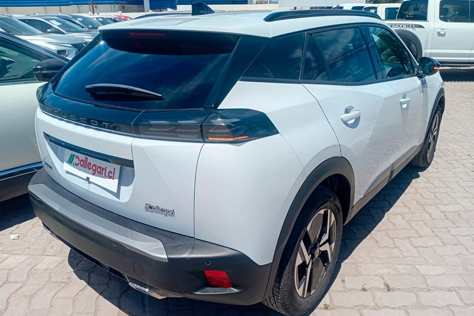 Peugeot 2008 MCA Allure Puretech 130 EAT8 2025 - Imagen 10 de 12