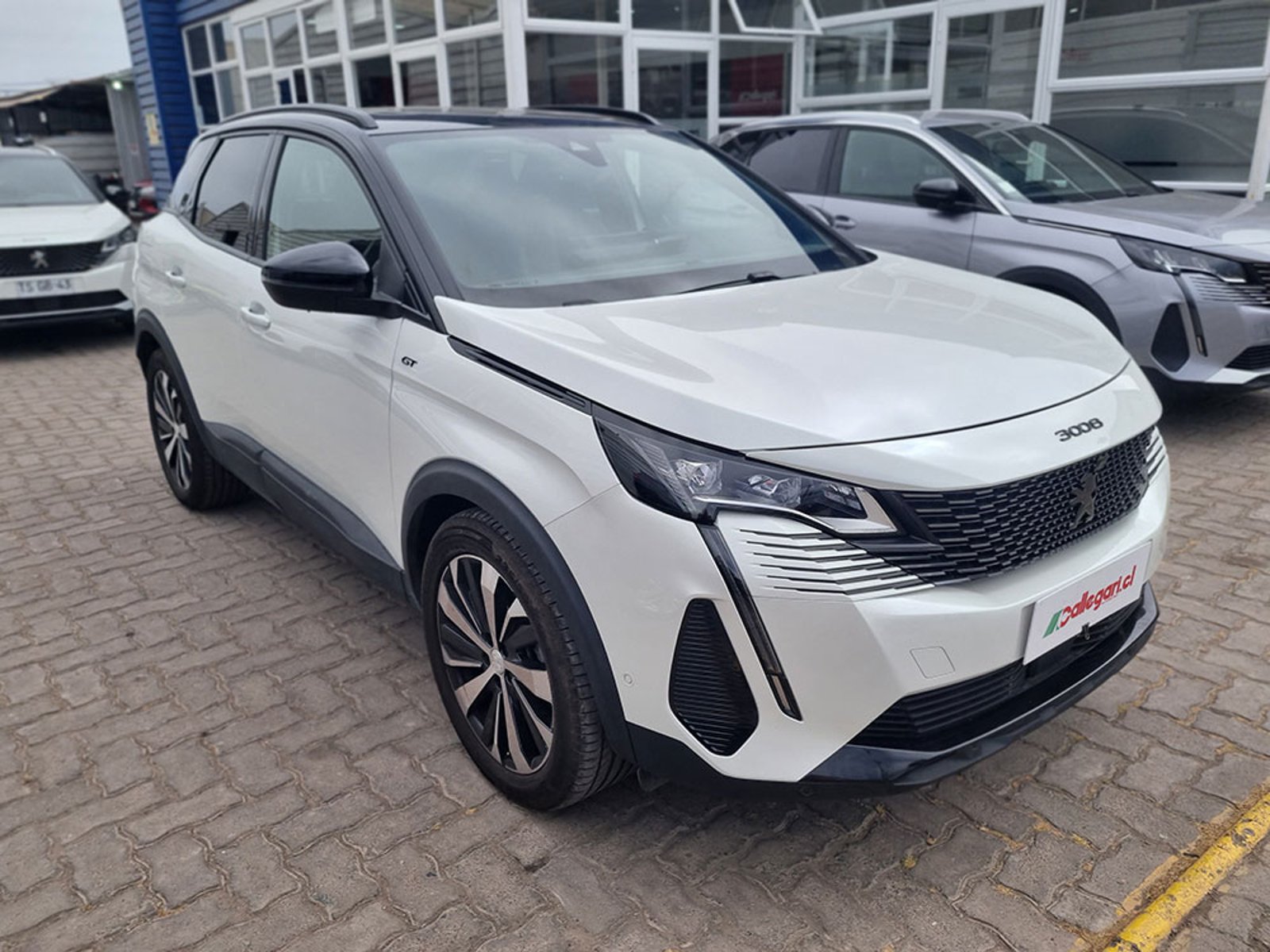 PEUGEOT 3008 GT Black Pack Puretech 180 EAT8 2025 - Imagen 8 de 12