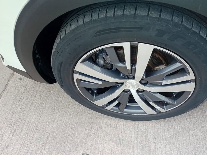 Peugeot 3008 PURETECH 1.2L 2023 - Imagen 8 de 12