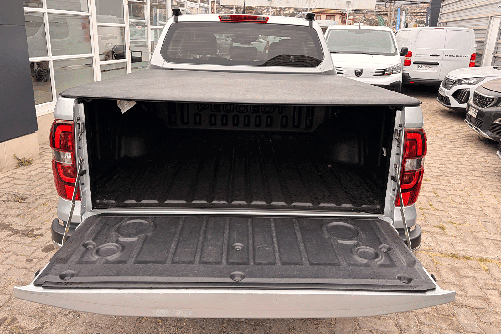 PEUGEOT LANDTREK BLUEHDI 4X4 2.2 AUT 2024 - Imagen 11 de 12