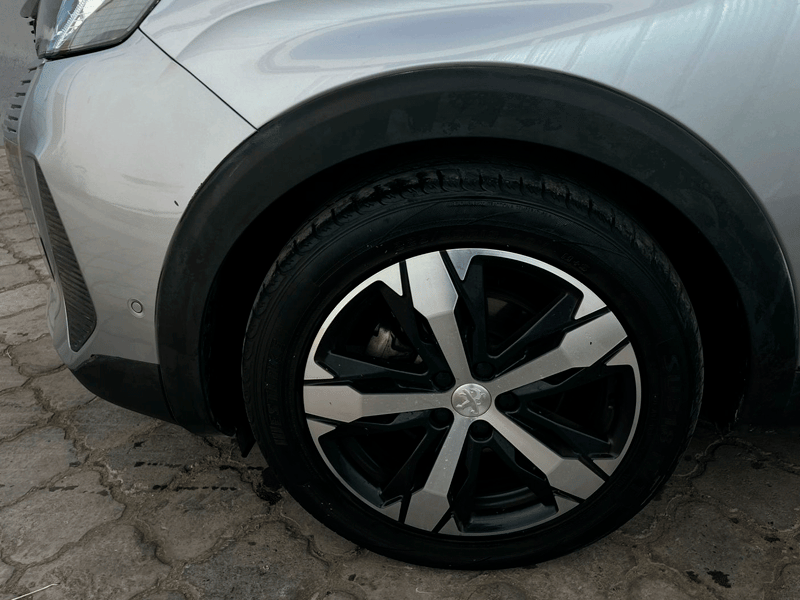 Peugeot 5008 PURETECH 180 EAT8 1.6 AUT 2023 - Imagen 10 de 12