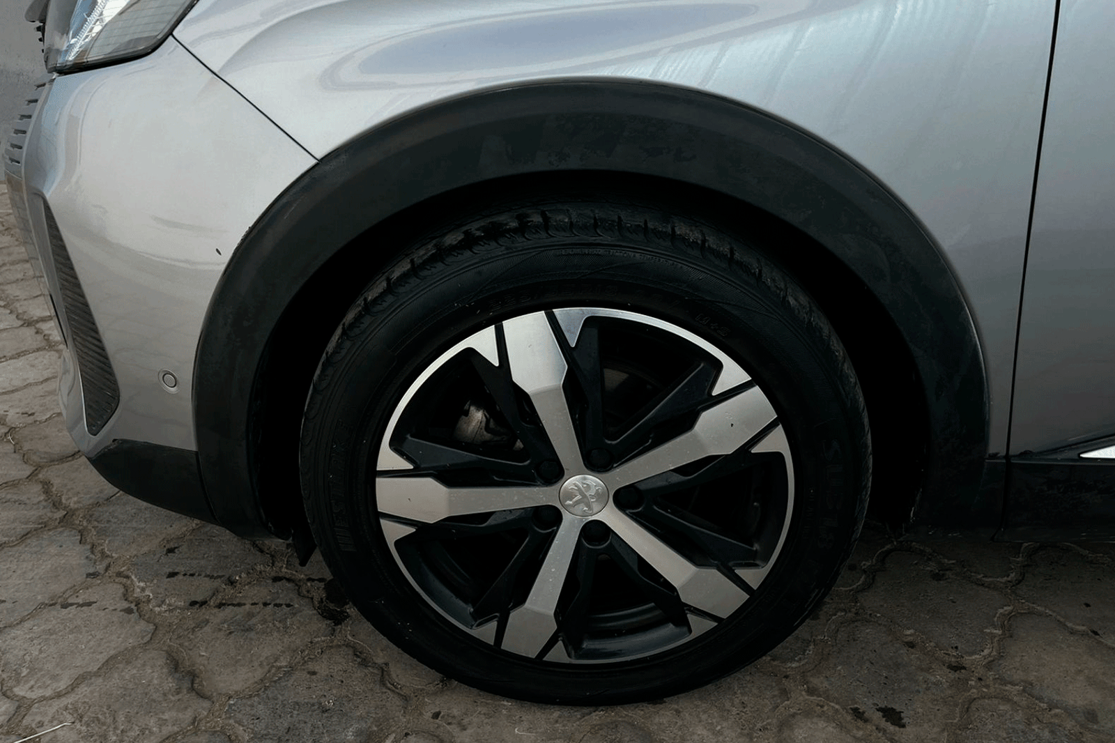 PEUGEOT 5008 PURETECH 180 EAT8 1.6 AUT 2023 - Imagen 10 de 12