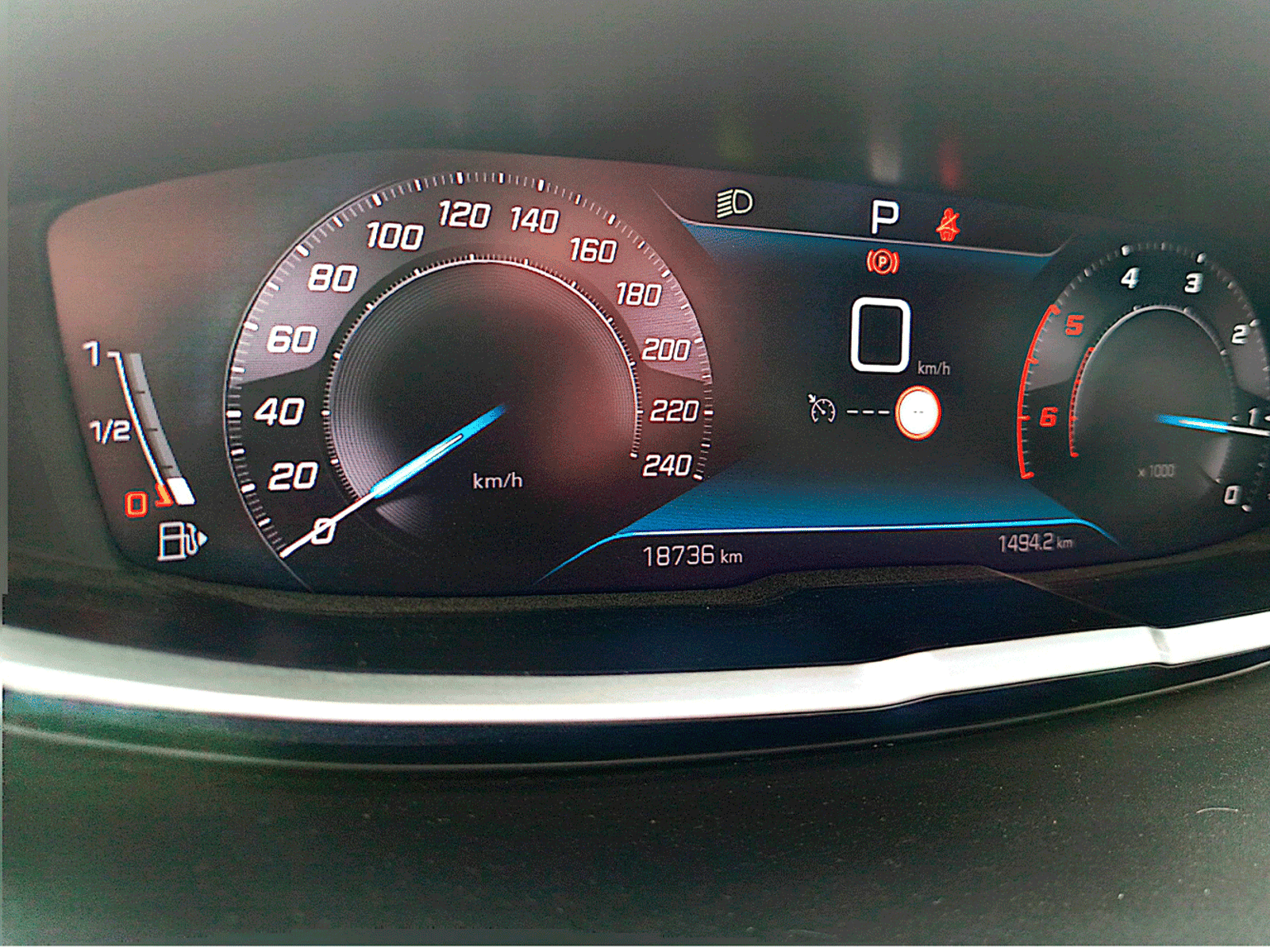 Peugeot 5008 BLUEHDI 130 1.5 AUT 2023 - Foto 5 de 12