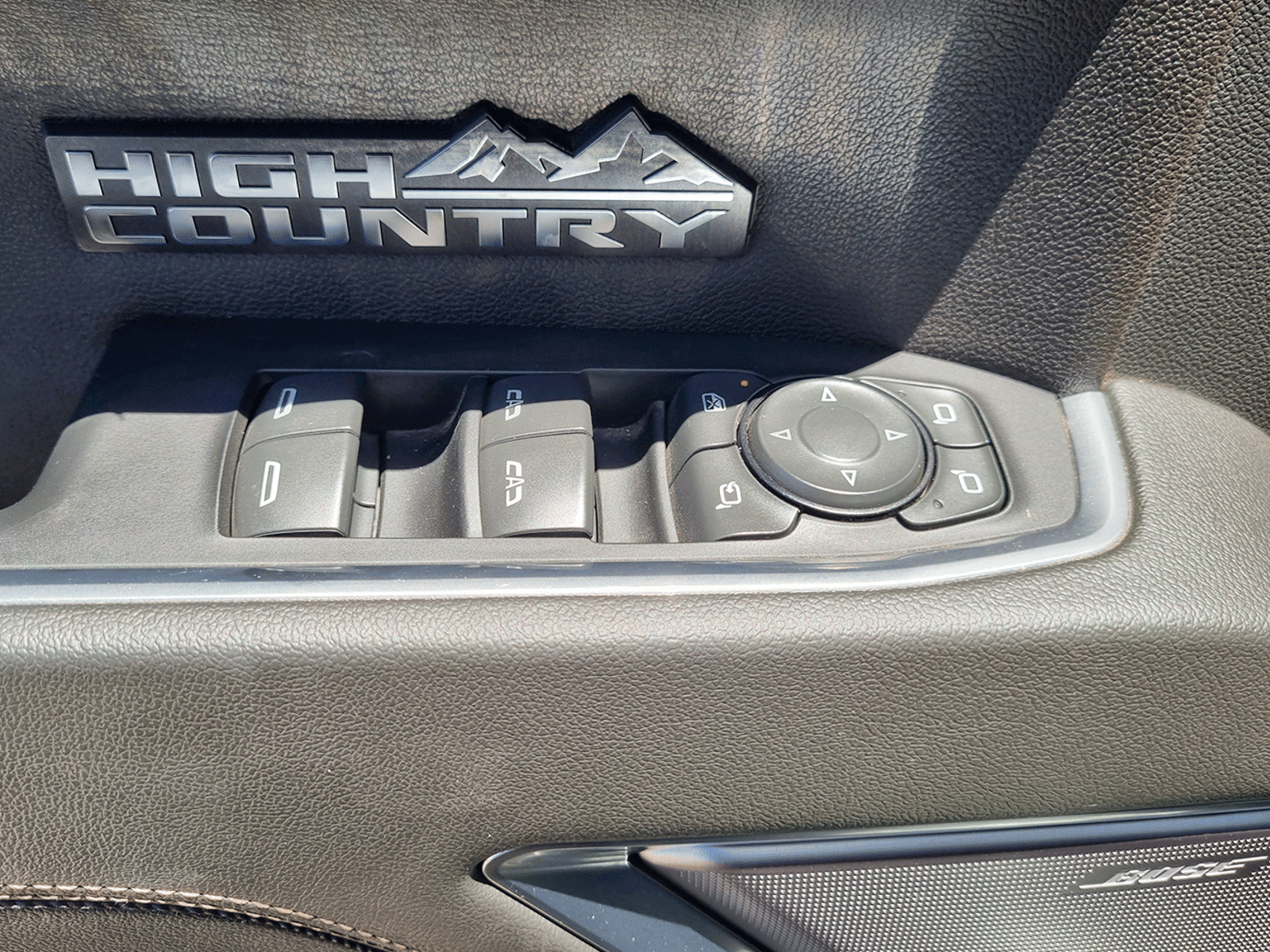Chevrolet SILVERADO CC LTZ 4X4 3.0 AUT 2023 - Foto 2 de 12