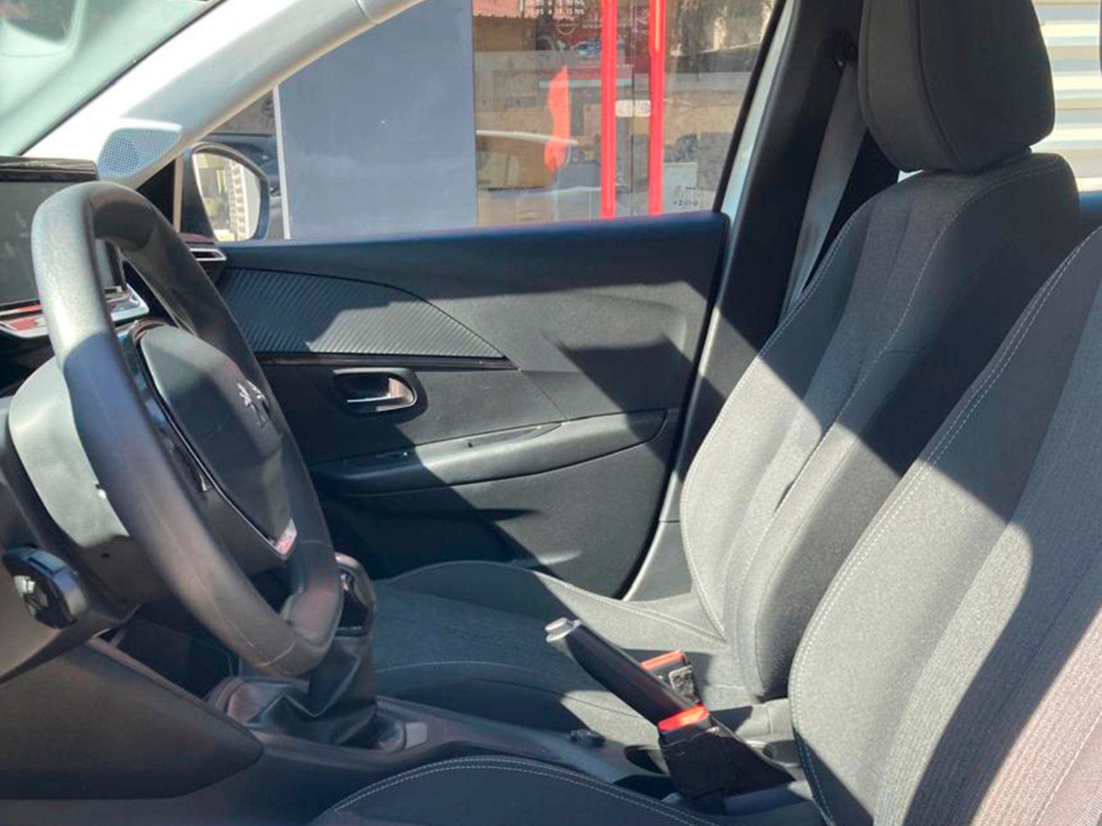 Peugeot 208 STYLE PURETECH 75 1.2 2024 - Foto 3 de 12