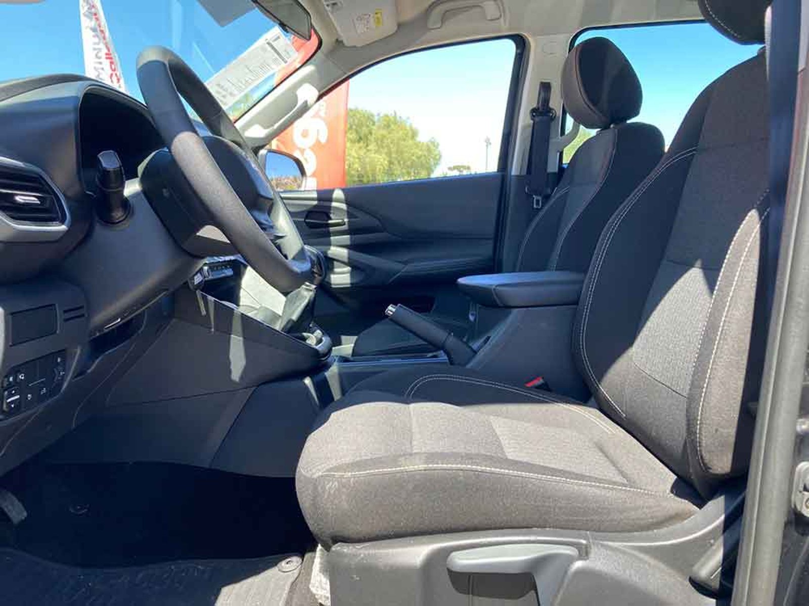 PEUGEOT LANDTREK ACTIVE BLUEHDI 180 4X4 2024 - Imagen 4 de 12