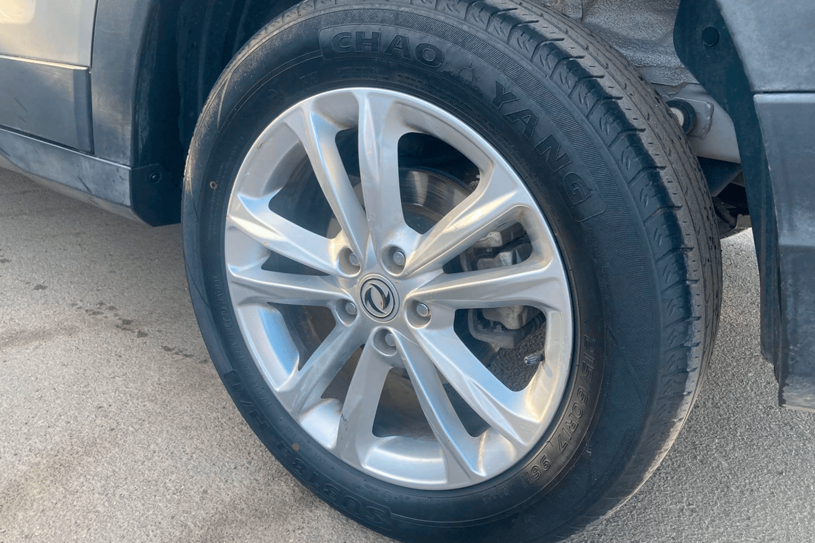 DFSK SUV 560 4X2 1.8 2023 - Imagen 8 de 12