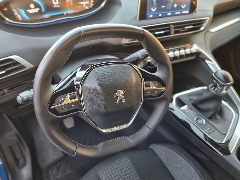 Peugeot NUEVO 3008 ACTIVE PACK PURETECH 130 2023 - Imagen 7 de 12