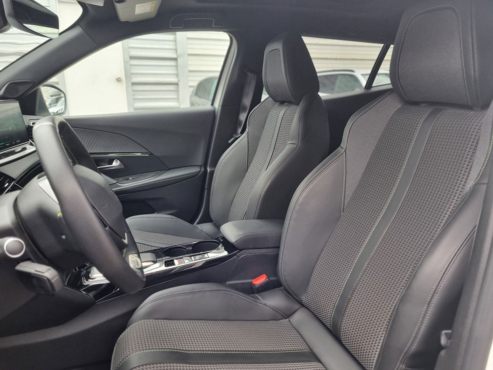 Peugeot 2008 GT EV PRS 2024 - Foto 4 de 12