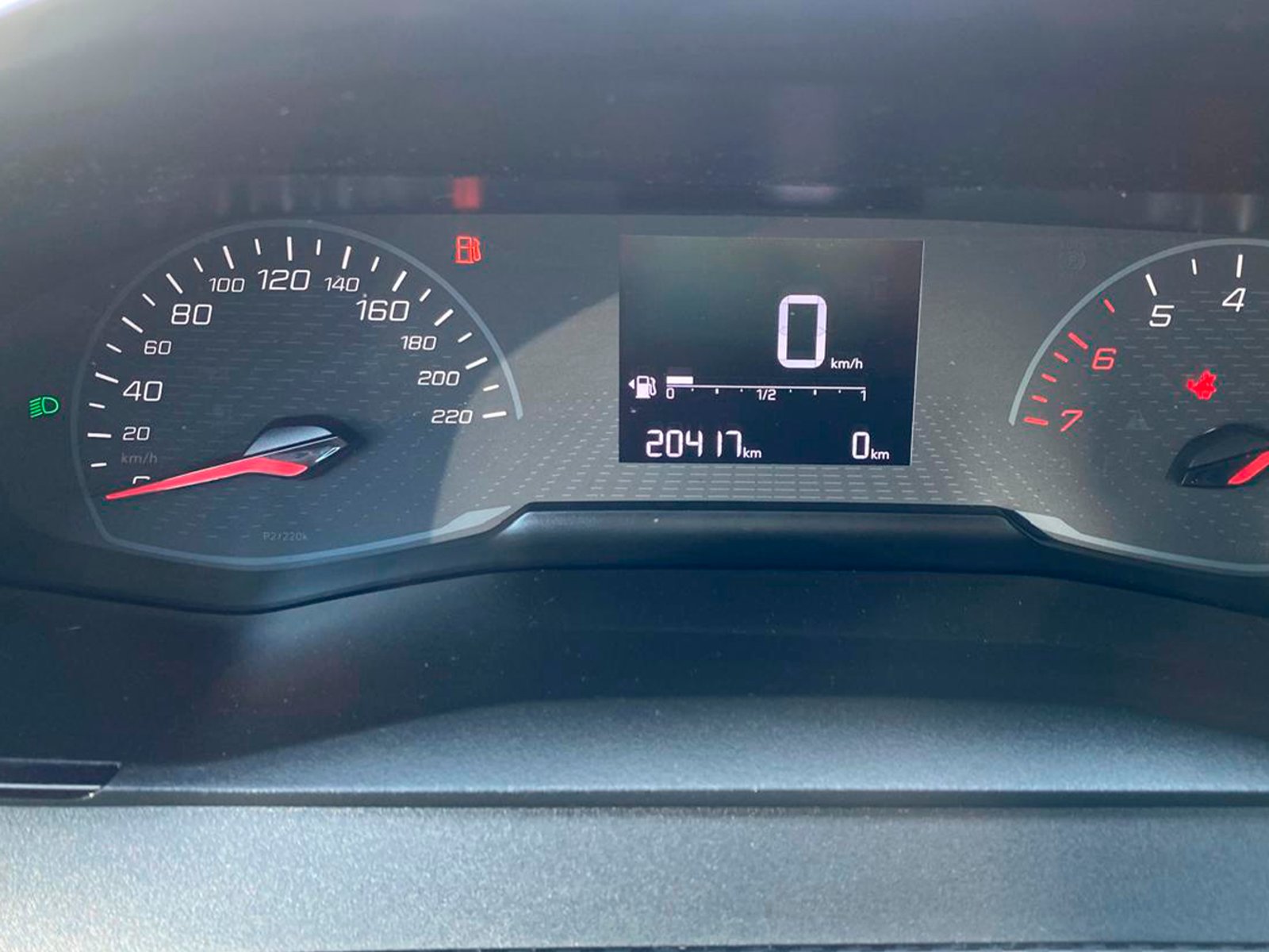 Peugeot 208 STYLE PURETECH 75 1.2 2024 - Foto 4 de 12