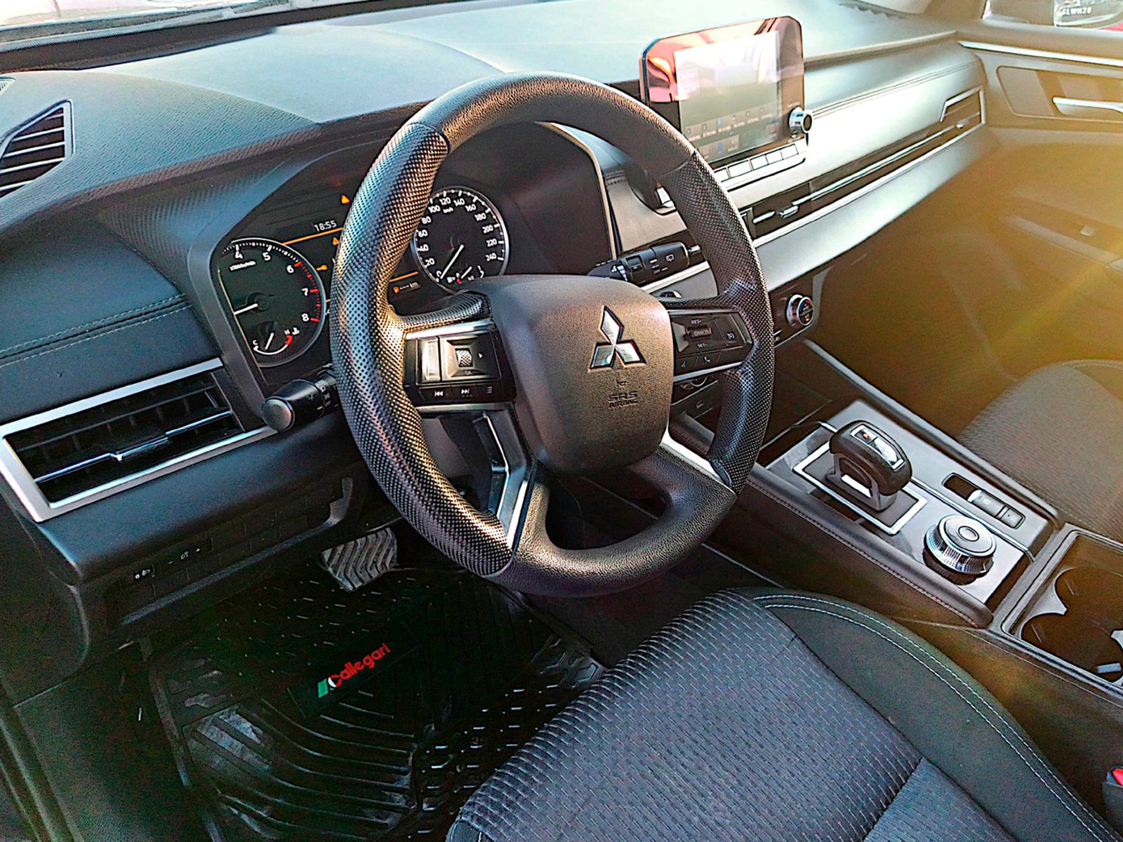 Mitsubishi OUTLANDER GL 2.5 AUT 2023 - Foto 4 de 12