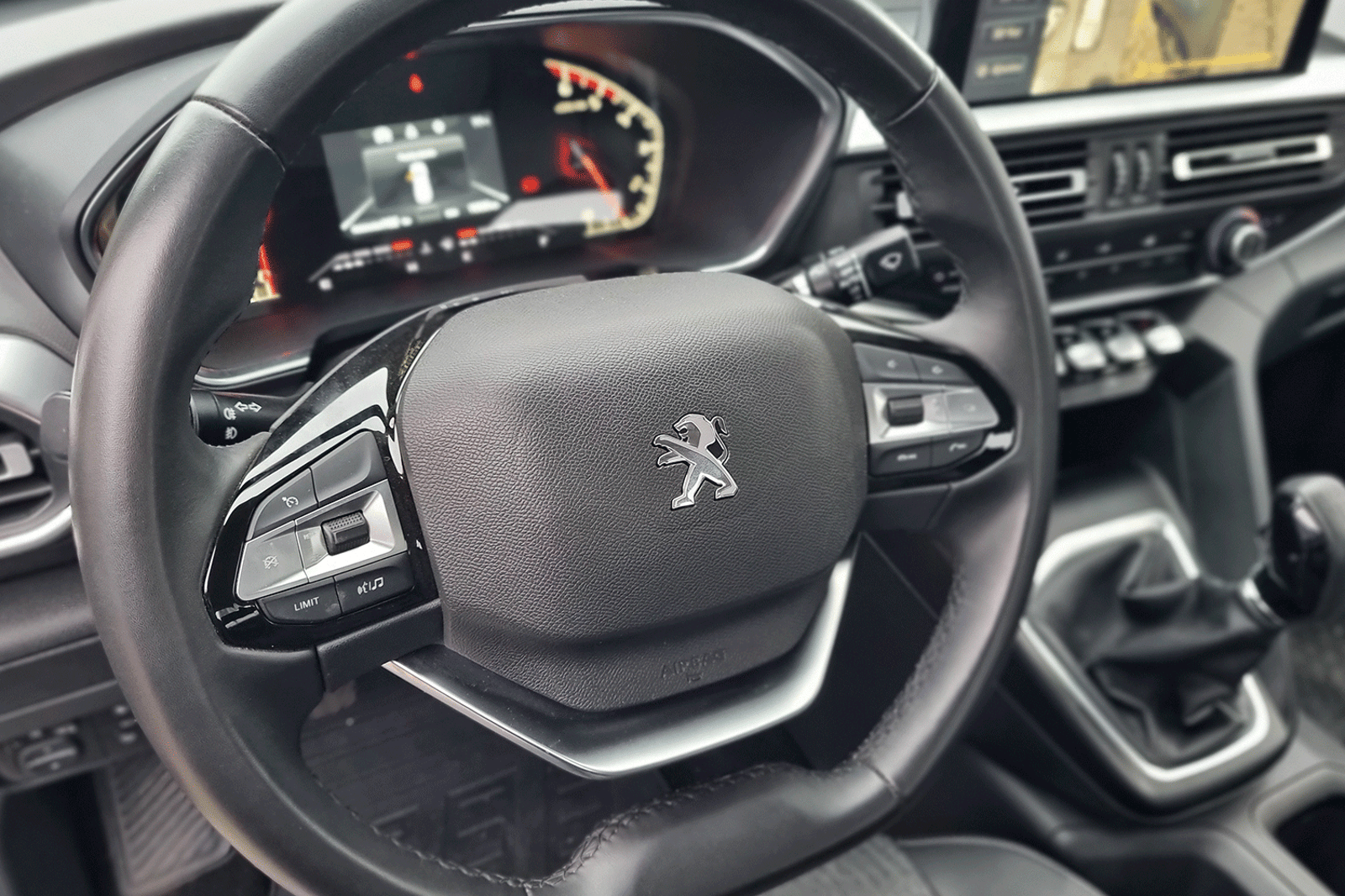 PEUGEOT LANDTREK 4X4 1.9 2022 - Imagen 3 de 12